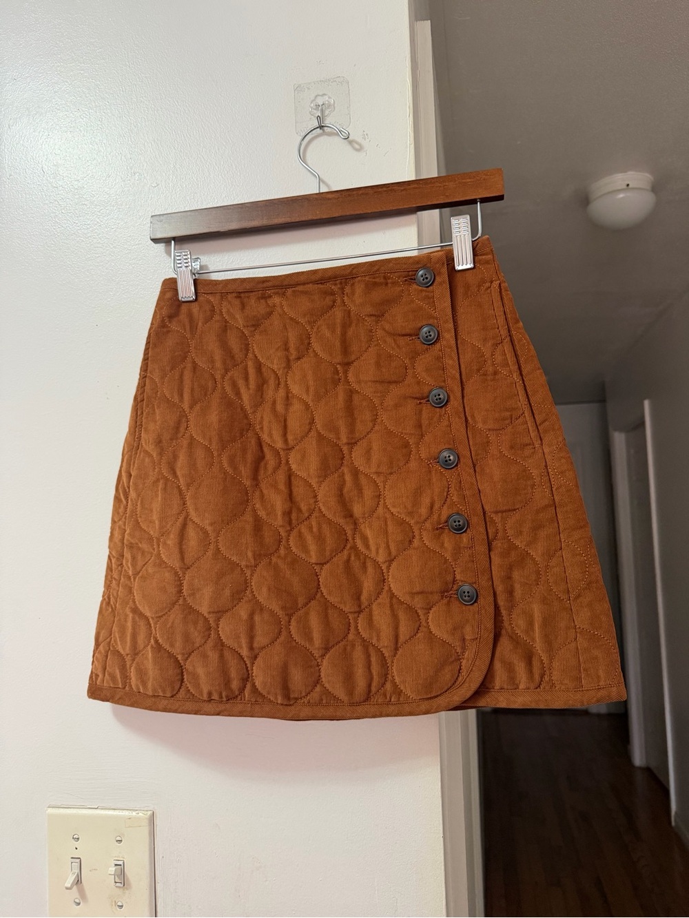 Madewell Quilted Button-Front Mini Skirt in Rust Brown